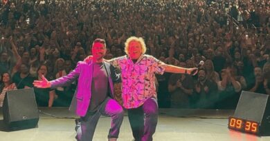 Fortune Feimster Net Worth 2022 - Wife, Weight Loss, Brother