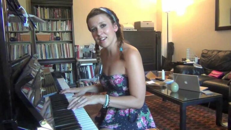 Ms Rachel Net Worth 2022 - Age, Husband, Salary